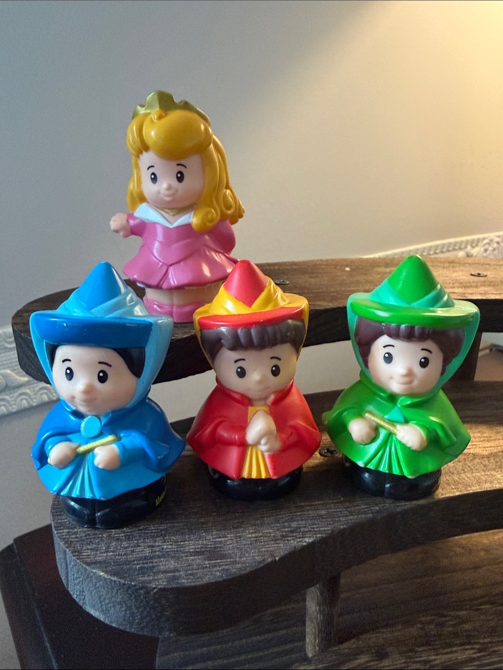 Fisher Price Little People VTG Sleeping Beauty and 3 Fairies